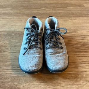 Beige mid top all birds